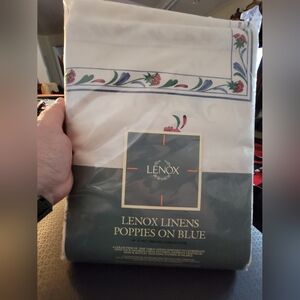 VTG NIP Lenox Linens "Poppies On Blue" Tablecloth 60" x 104"